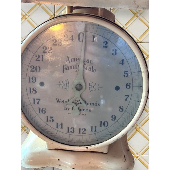 Vintage American Family Scale Cream 25 Lb Kitchen Scale – Farmhouse Decor - Picture 2 of 8